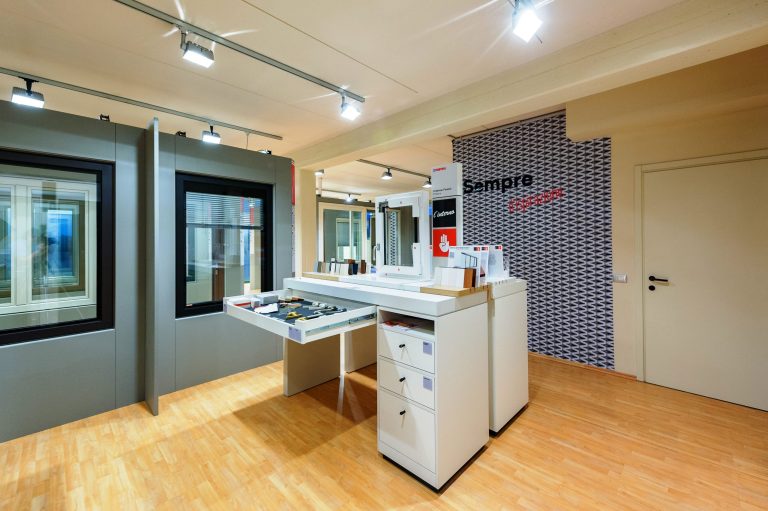 Area serramenti dello showroom