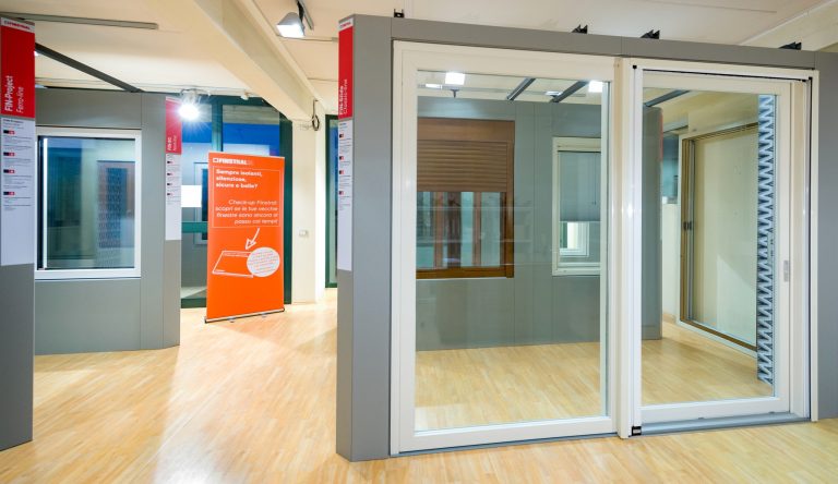 Porte blindate esposte in showroom
