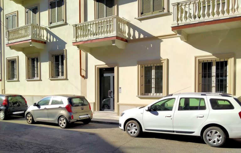 Installazione infissi in condominio ristrutturato – Alessandria