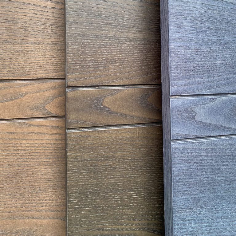 Dettaglio ravvicinato delle venature della finitura legno Iride (quadrata)