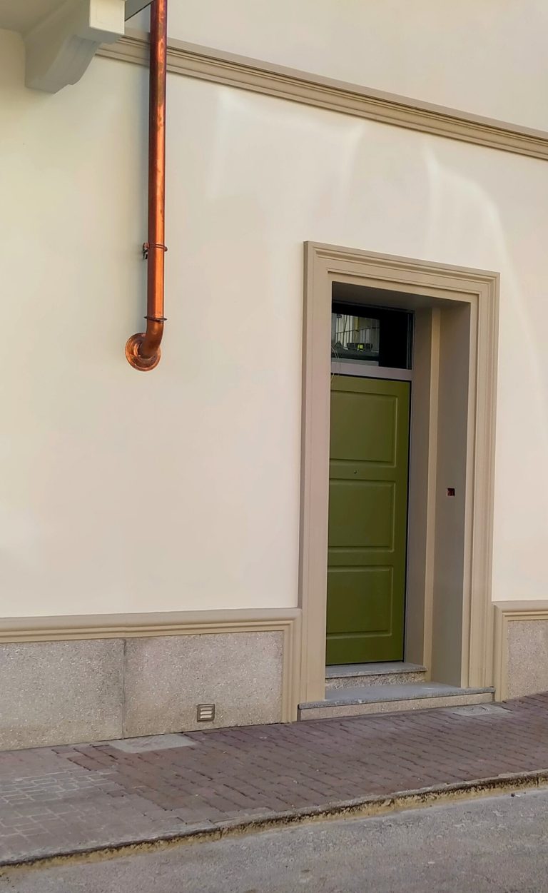 Installazione infissi in condominio ristrutturato – Alessandria