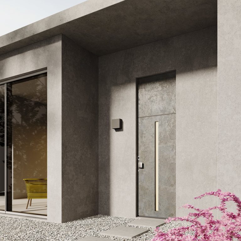 Portoncino grigio con maniglione su facciata in cemento (render Finstral)